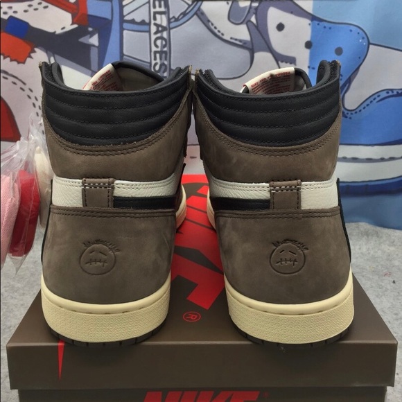 Air Jordan 1 x Travis Scott “Mocha” - Picture 3 of 7